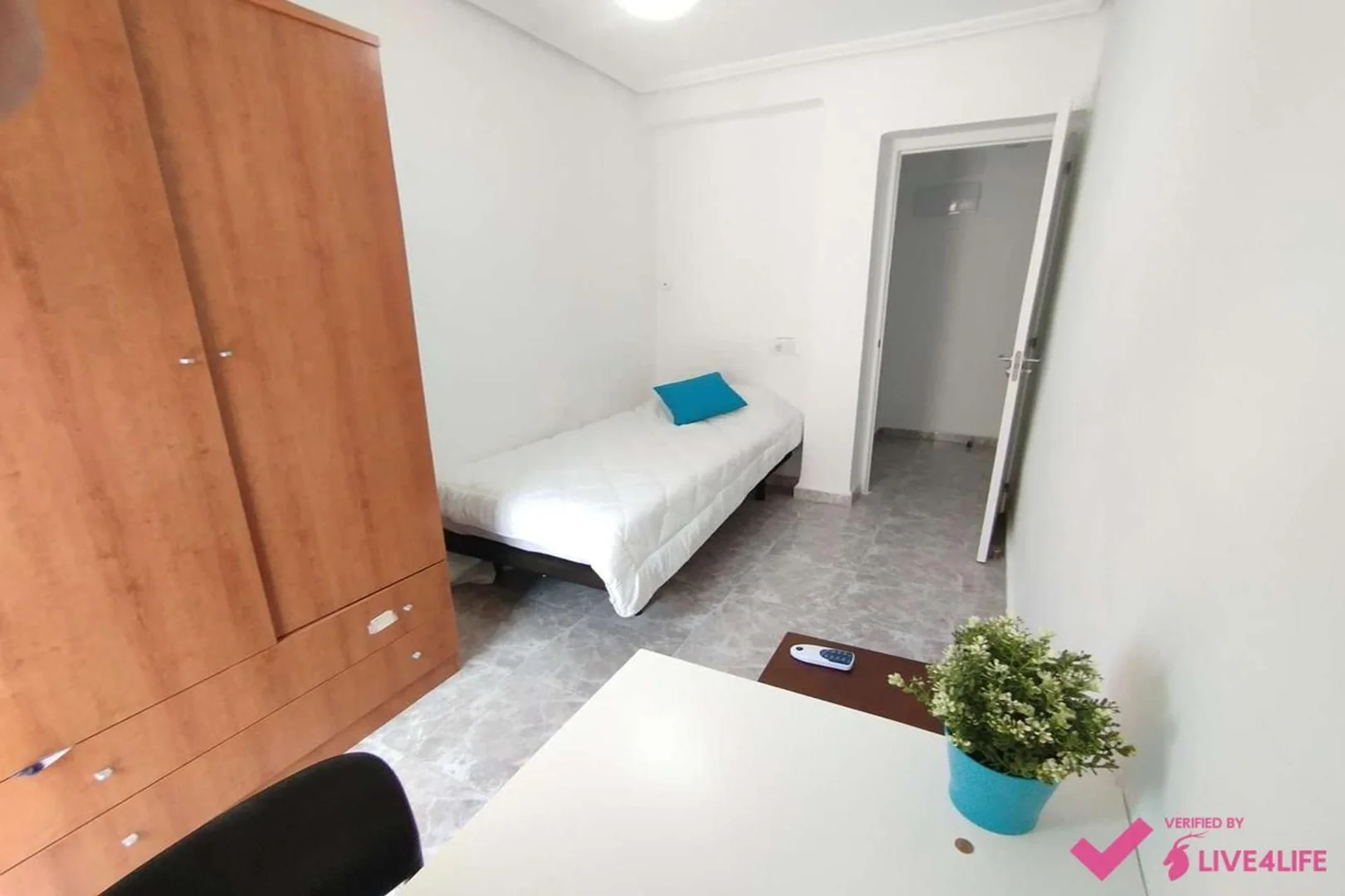bölgesinde uygun konuma sahip ekonomik öğrenci odası