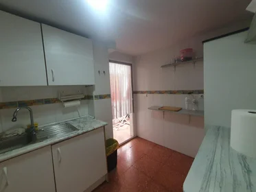 Habitación compartida en Calle de Guardamar, 6, 5º B-2, imagen 3 de 44