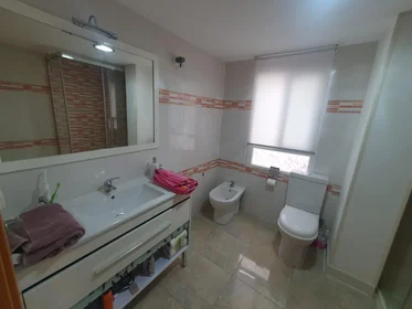 Habitación compartida en Calle de Guardamar, 6, 5º B-2, imagen 21 de 44
