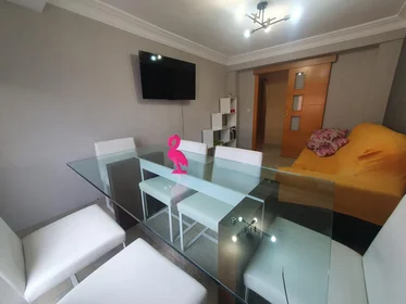 Habitación compartida en Calle de Guardamar, 6, 5º B-2, imagen 29 de 44