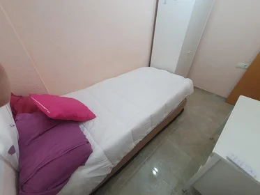 Habitación compartida en Calle de Guardamar, 6, 5º B-2, imagen 4 de 44