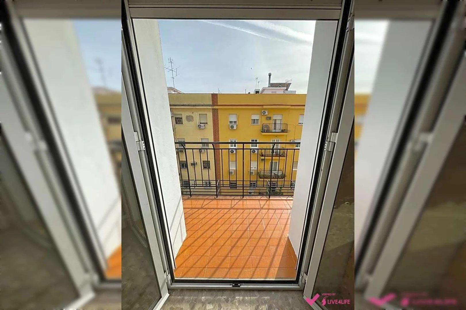 Quarto de estudante económico perto do campus em 