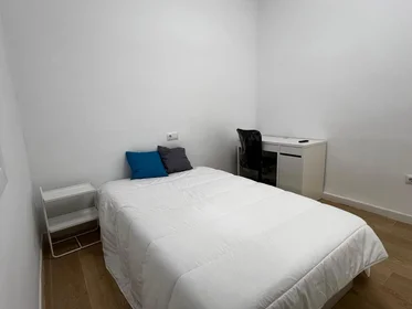 Shared room at Carrer de Campoamor, 6, esc. 0 0º B-2, image 1 of 23