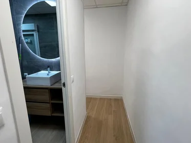 Shared room at Carrer de Campoamor, 6, esc. 0 0º B-2, image 22 of 23
