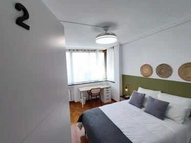 Chambre partagée à Carrer d'Enmig, 91, esc. 0 3º 3, image 5 de 24