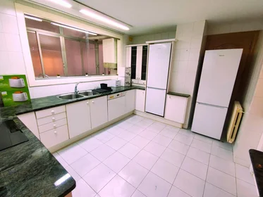 Chambre partagée à Carrer d'Enmig, 91, esc. 0 3º 3, image 9 de 24
