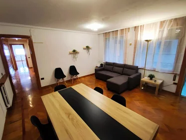 Chambre partagée à Carrer d'Enmig, 91, esc. 0 3º 3 7, image 4 de 49