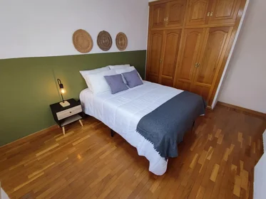 Chambre partagée à Carrer d'Enmig, 91, esc. 0 3º 3, image 1 de 10