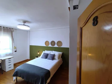 Chambre partagée à Carrer d'Enmig, 91, esc. 0 3º 3, image 15 de 30