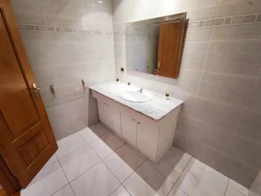 Chambre partagée à Carrer d'Enmig, 91, esc. 0 3º 3, image 10 de 30
