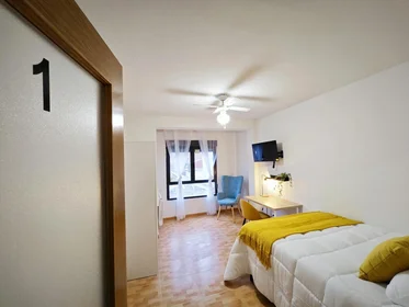 Quarto compartilhado em Calle Miguel de Unamuno, 15, esc. 0 1º 0, imagem 1 de 10