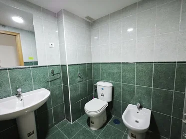Quarto compartilhado em Calle Miguel de Unamuno, 15, esc. 0 1º 0, imagem 2 de 18