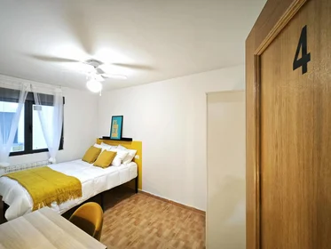 Quarto compartilhado em Calle Miguel de Unamuno, 15, esc. 0 1º 0, imagem 1 de 17