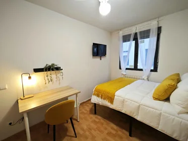 Quarto compartilhado em Calle Miguel de Unamuno, 15, esc. 0 1º 0, imagem 9 de 17