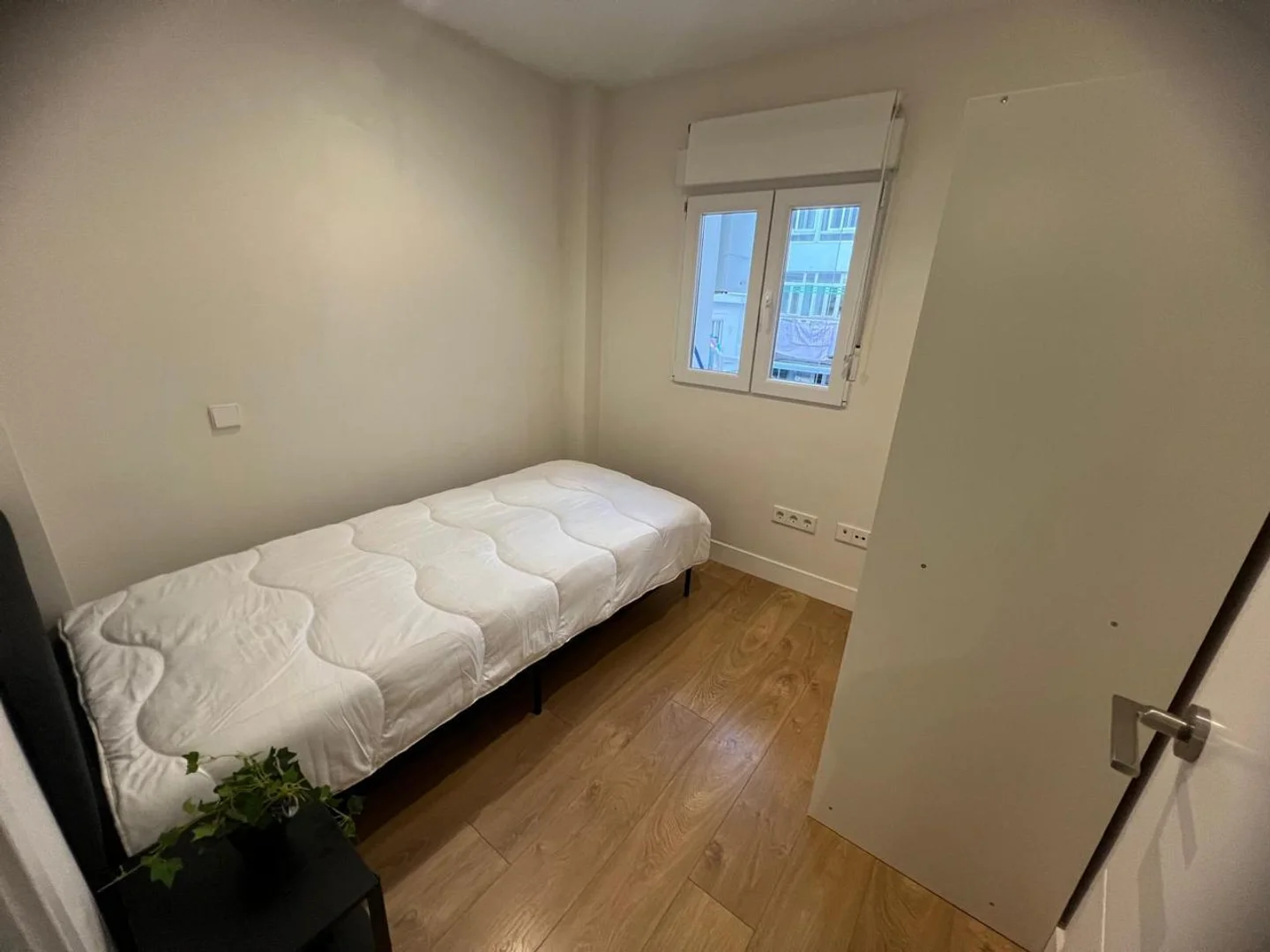 Chambre à louer dans un appartement d'étudiant à , entièrement meublée
