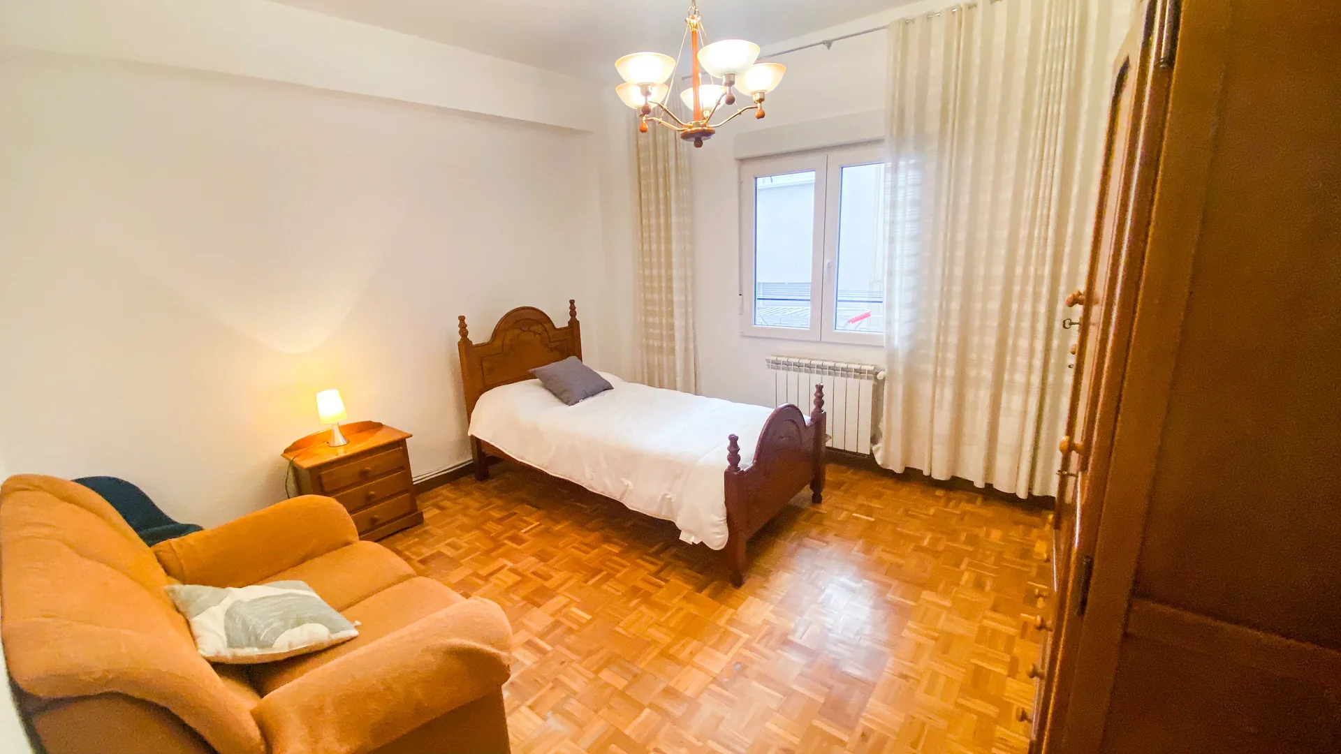 Habitación estudiantil económica cerca del campus en 