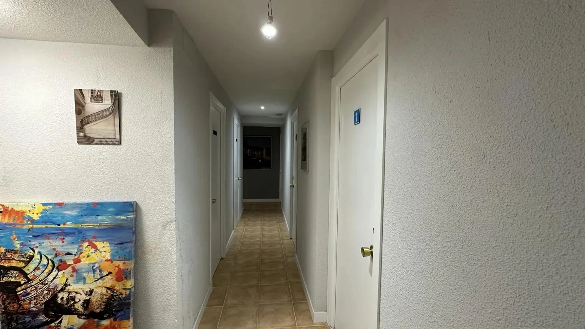 'da çalışma alanı ve ortak tesisler bulunan öğrenci odası