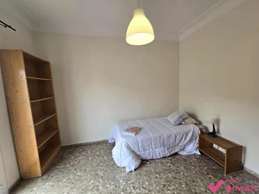 Habitación compartida en Calle Bami, 11, esc. 0 4º H4, imagen 1 de 49