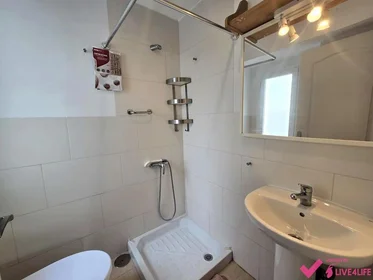 Habitación compartida en Calle Bami, 11, esc. 0 4º H4, imagen 4 de 49