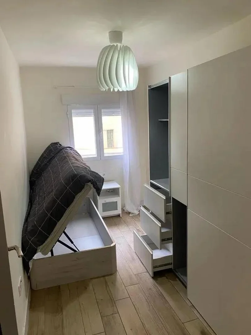 Budget-friendly student room close to campus in 