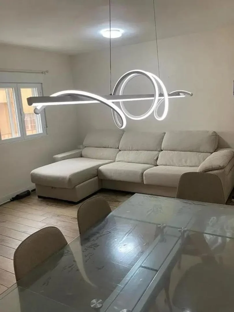 Affordable room for students with ample lighting in 