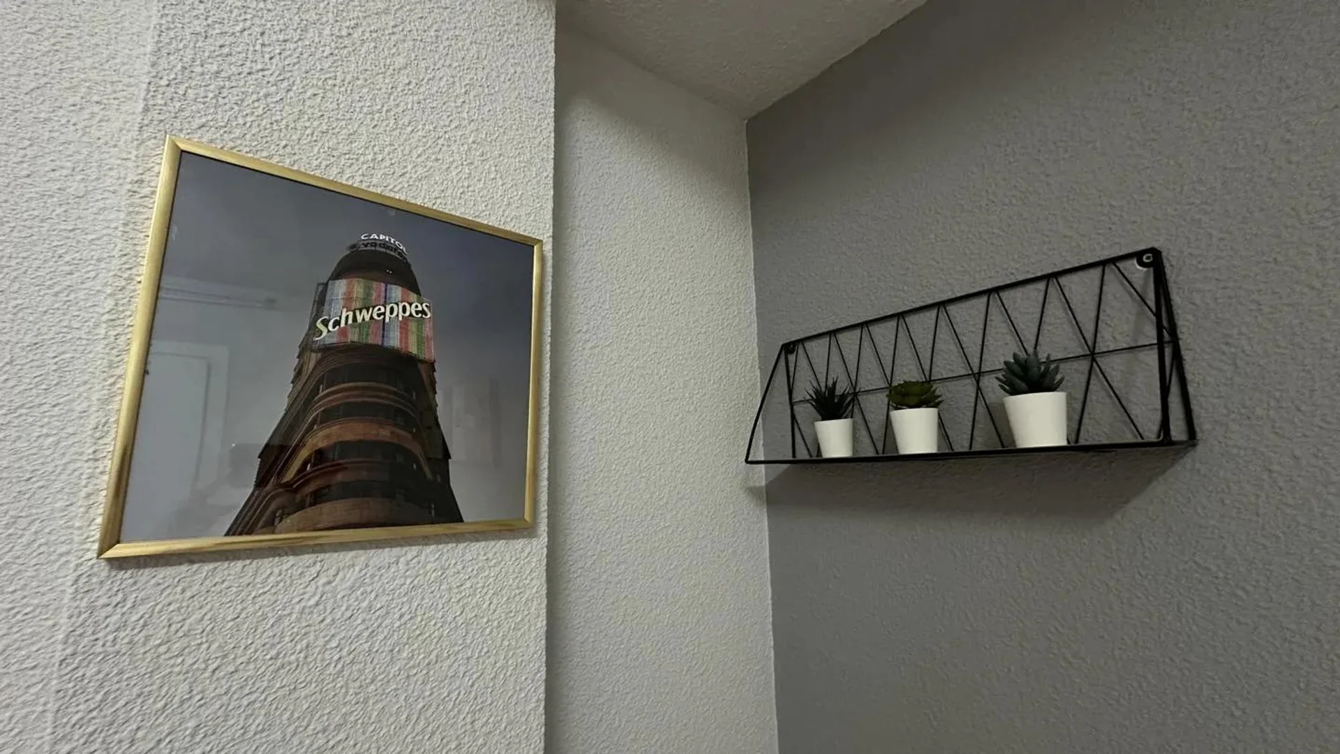 Öğrenciler için rahat oda  bölgesinde mevcut