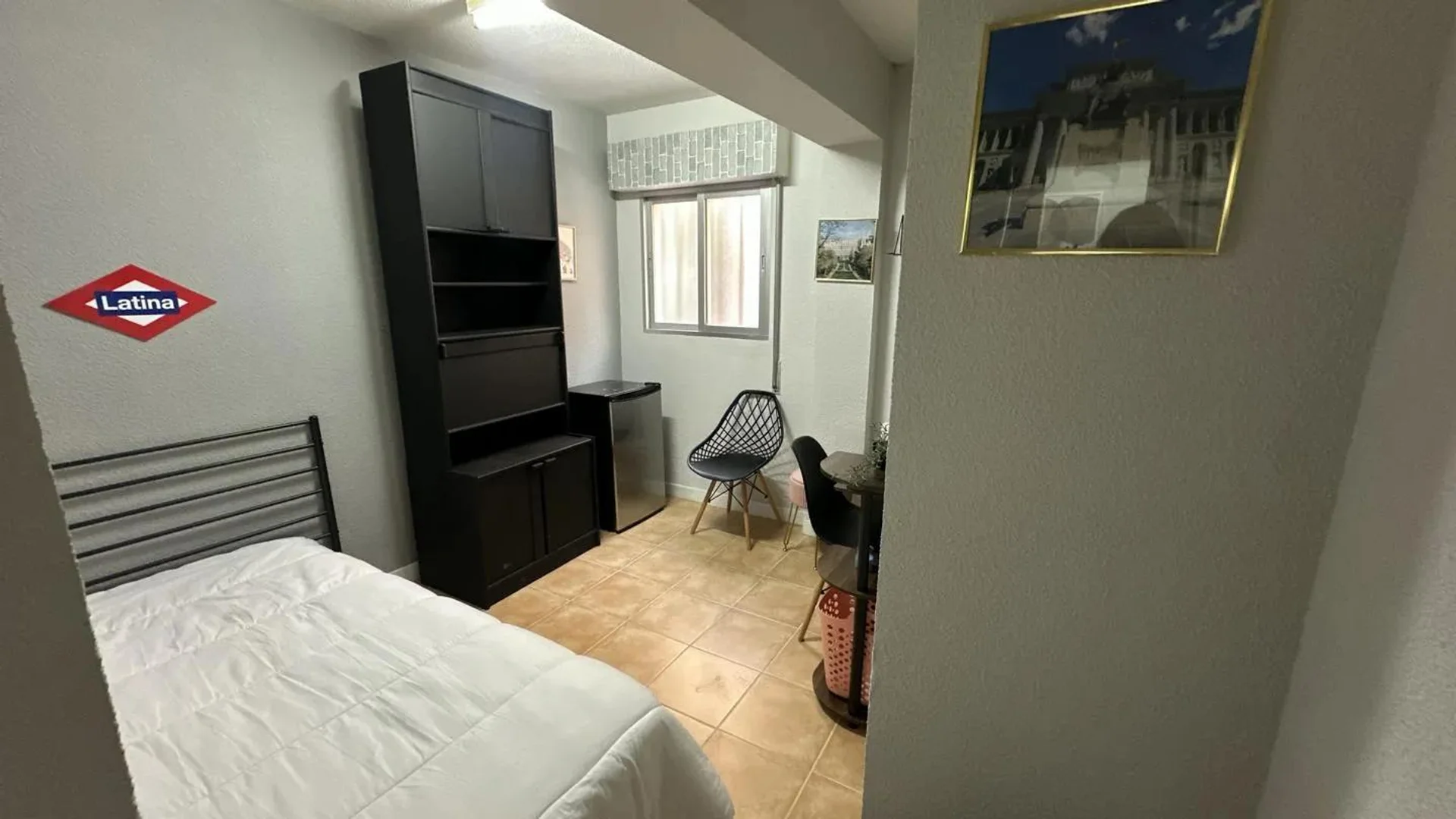 Economical student room with convenient location in 