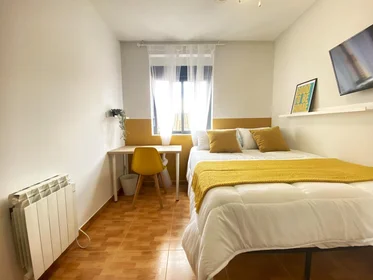 Quarto compartilhado em Calle De Blasco Ibáñez, 4, esc. 0 1º 1, imagem 2 de 16