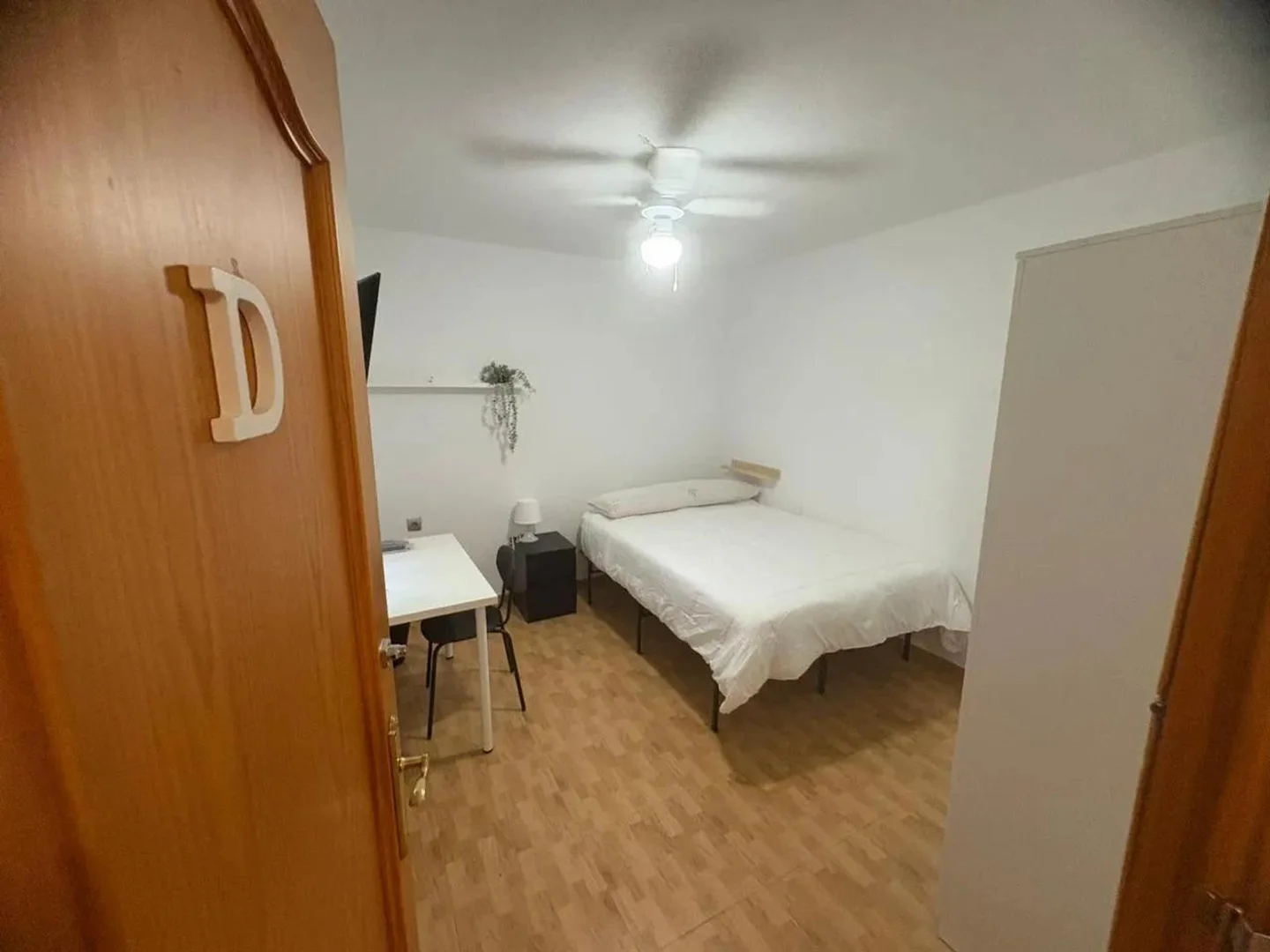 Habitación para estudiantes en  con área de estudio y facilidades compartidas