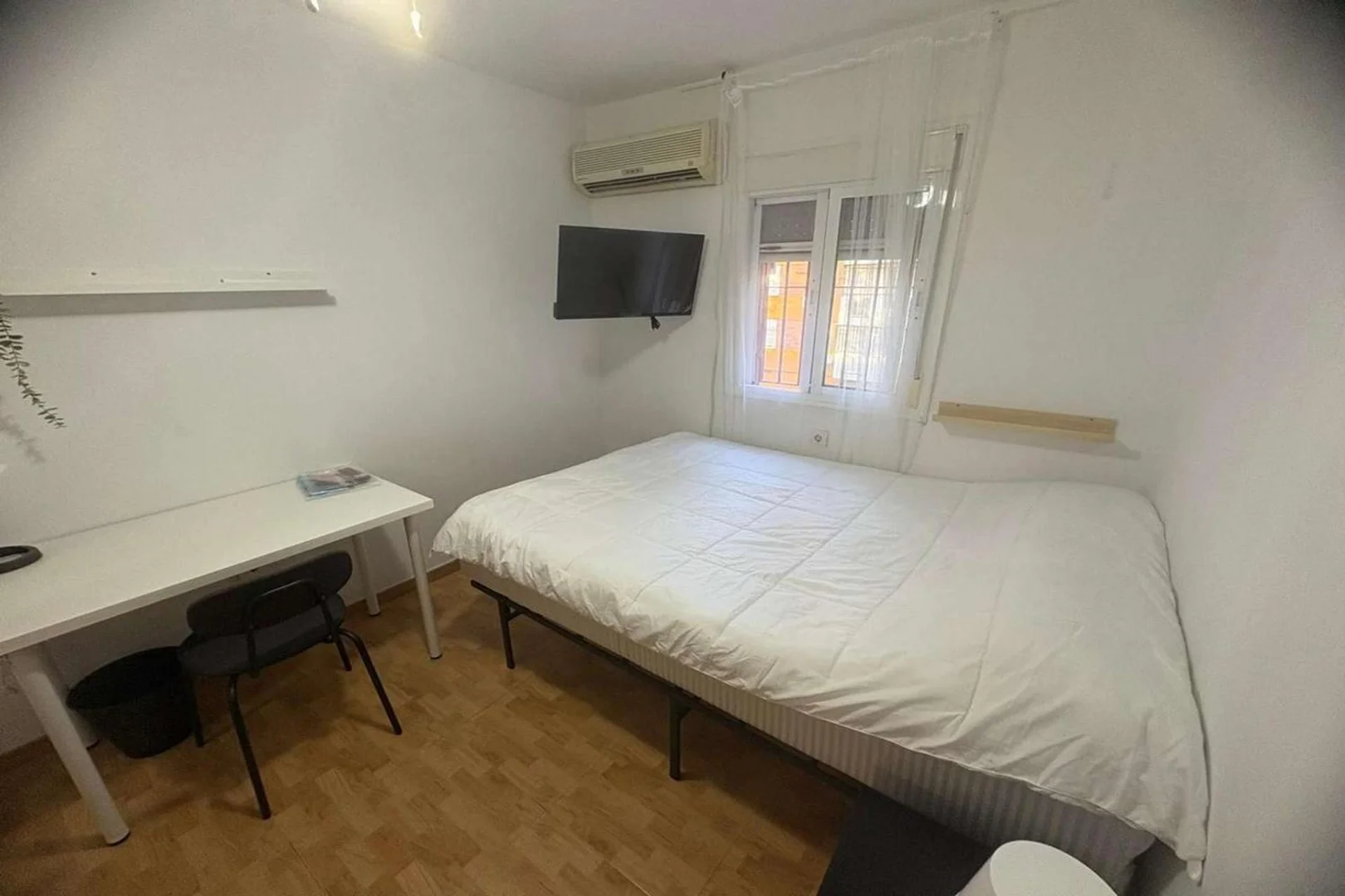 Habitación asequible para estudiantes con buena iluminación en 