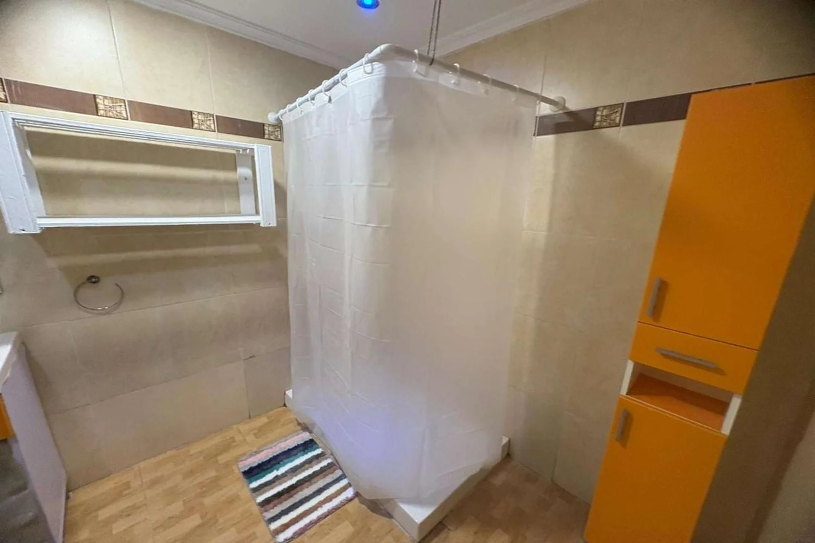 Habitación estudiantil económica con ubicación conveniente en 