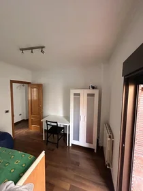 Shared room at Carrer d'Armando Palacio Valdés, 10, esc. 0 2º 2, image 1 of 32