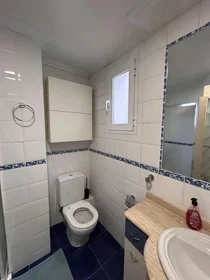 Shared room at Carrer d'Armando Palacio Valdés, 10, esc. 0 2º 2, image 2 of 32