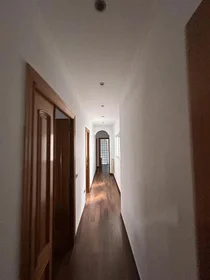 Shared room at Carrer d'Armando Palacio Valdés, 10, esc. 0 2º 2, image 14 of 32