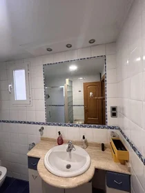 Shared room at Carrer d'Armando Palacio Valdés, 10, esc. 0 2º 2, image 21 of 32
