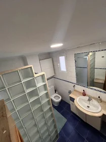 Shared room at Carrer d'Armando Palacio Valdés, 10, esc. 0 2º 2, image 23 of 32