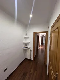 Shared room at Carrer d'Armando Palacio Valdés, 10, esc. 0 2º 2, image 24 of 32