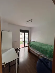 Shared room at Carrer d'Armando Palacio Valdés, 10, esc. 0 2º 2, image 26 of 32