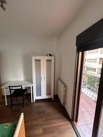 Shared room at Carrer d'Armando Palacio Valdés, 10, esc. 0 2º 2, image 30 of 32