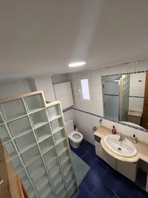 Shared room at Carrer d'Armando Palacio Valdés, 10, esc. 0 2º 2, image 5 of 32