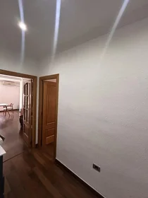 Shared room at Carrer d'Armando Palacio Valdés, 10, esc. 0 2º 2, image 9 of 32
