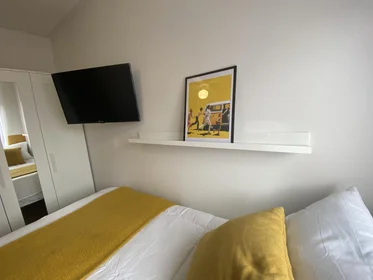 Quarto compartilhado em Calle De Blasco Ibáñez, 4, esc. 0 1º 2, imagem 9 de 17