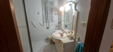 Shared room at Passeig de la Ciutadella, 16, esc. 0 1º 2, image 9 of 18