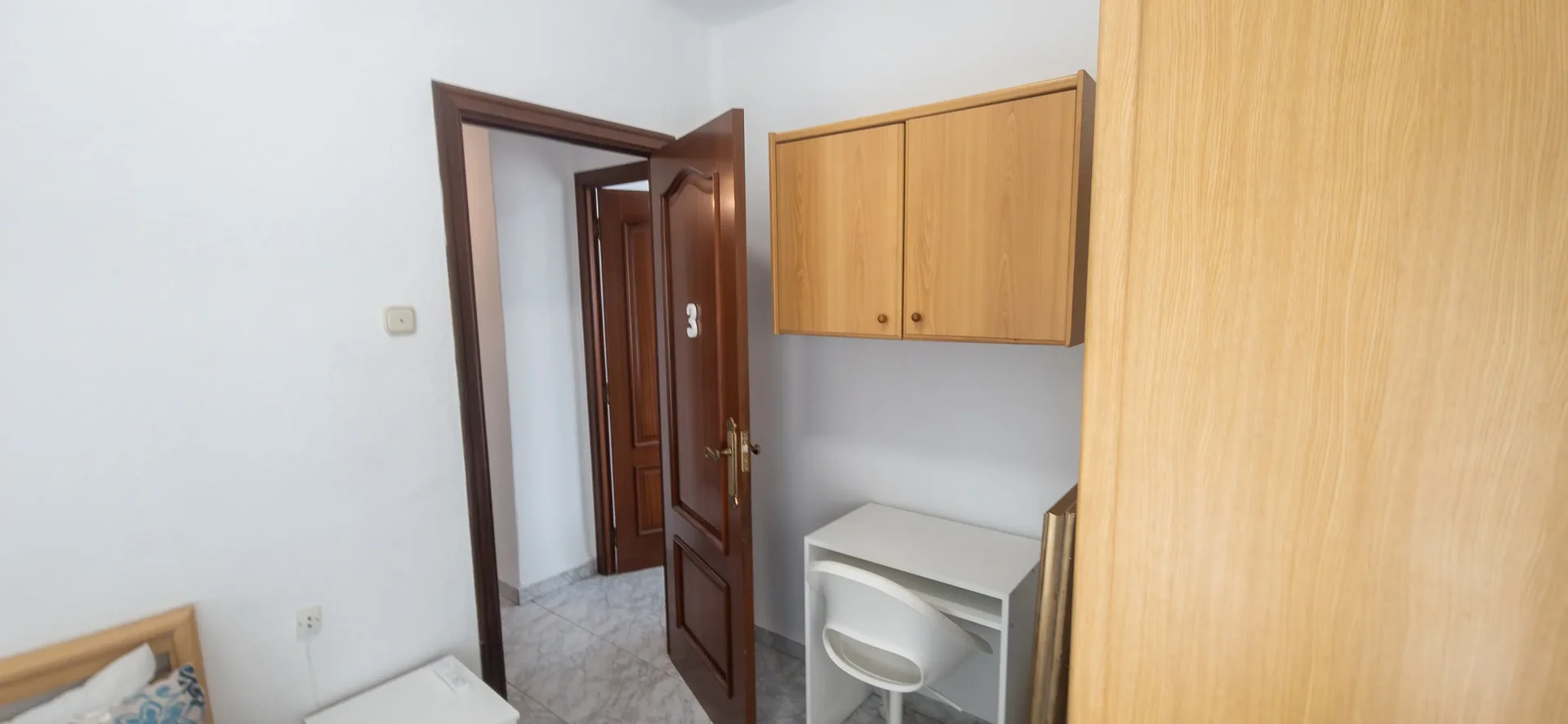 Comfortable and spacious student room in 