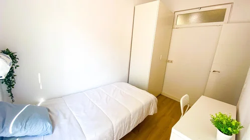Stanza condivisa in Paseo de Extremadura, 72, esc. 0 1º 1, immagine 8 di 23