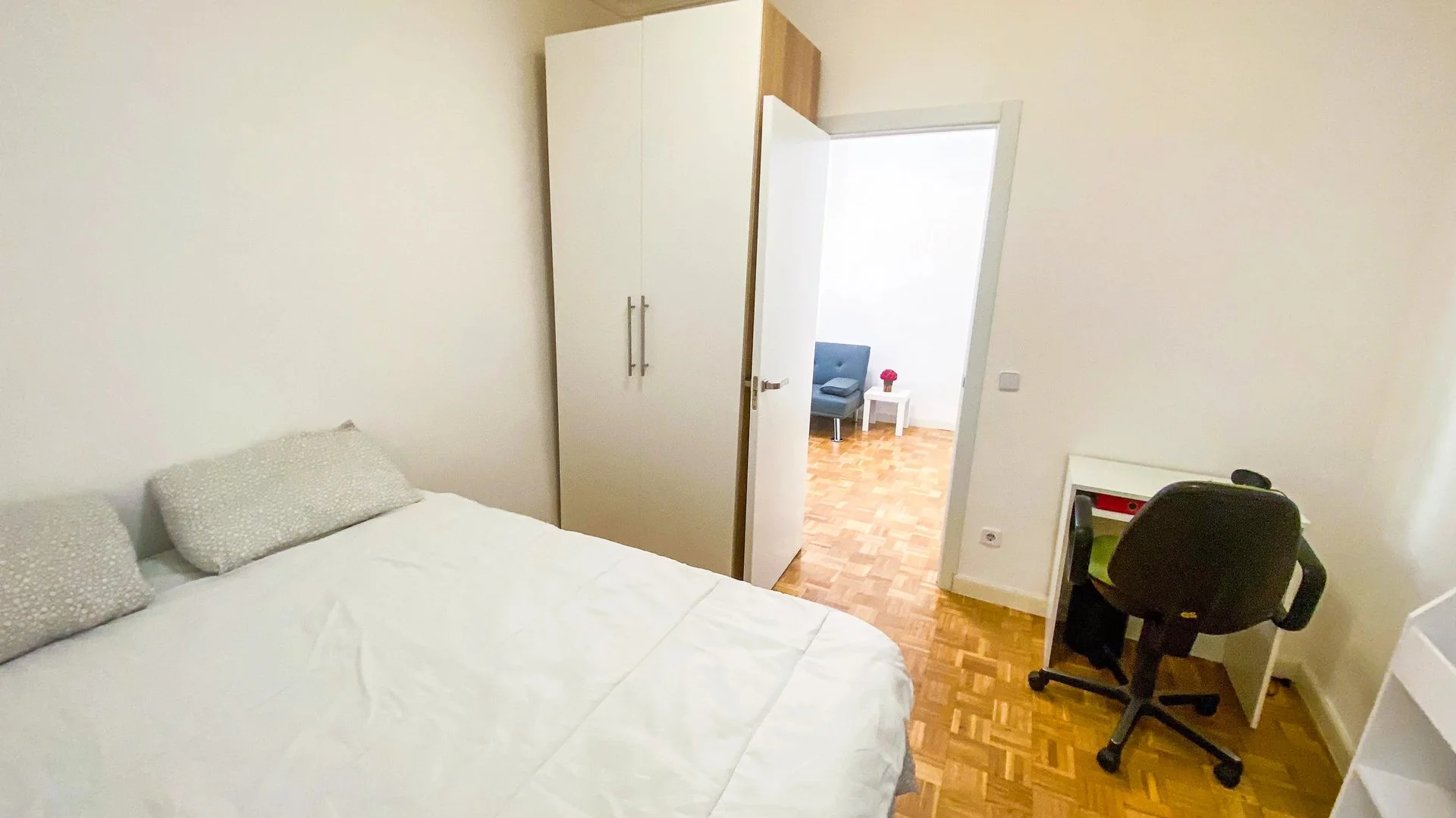 Budget-friendly student room close to campus in