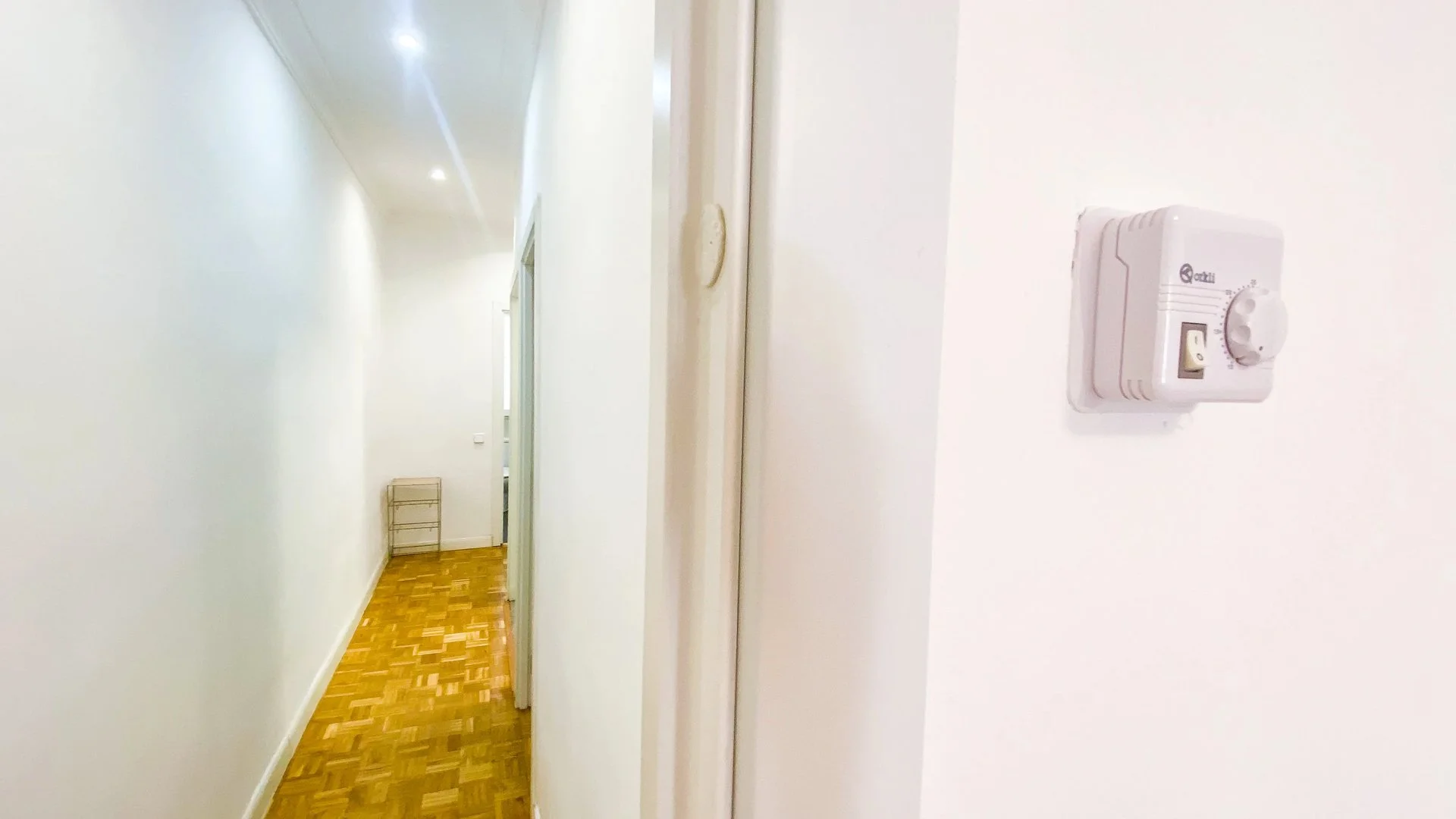 'de öğrenci dairesinde, tamamen mobilyalı kiralık oda