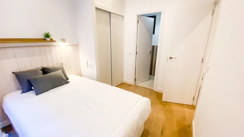 Stanza condivisa in Calle de Arganzuela, 13, esc. 0 Bajoº izq, immagine 22 di 25