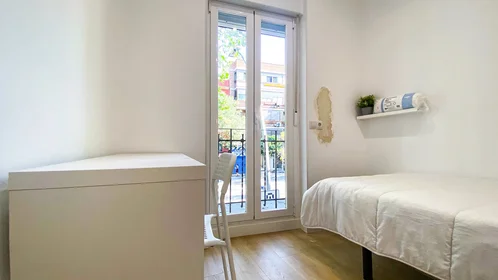 Stanza condivisa in Paseo de Extremadura, 72, esc. 0 1º 3, immagine 18 di 24