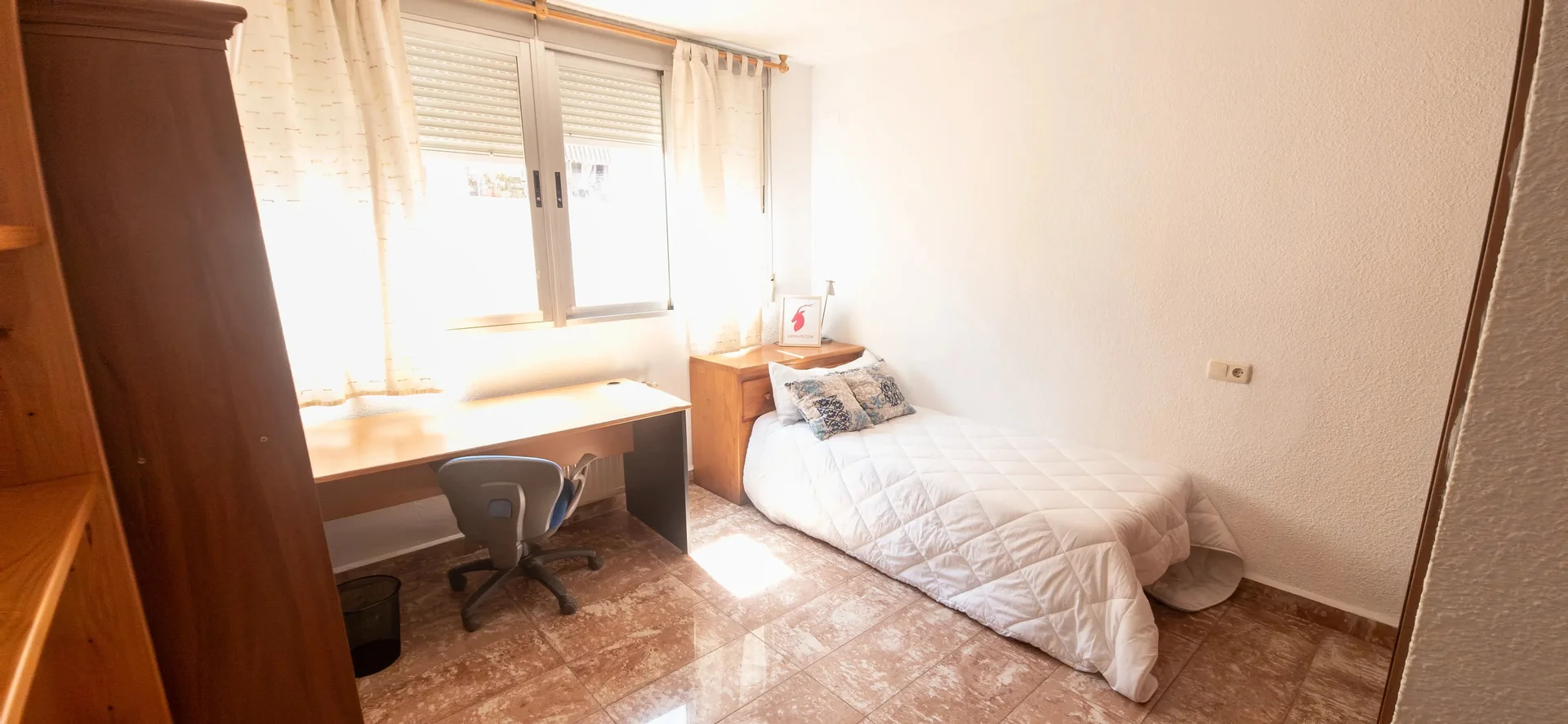 'de öğrenci dairesinde, tamamen mobilyalı kiralık oda